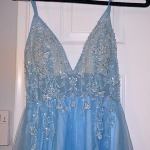 NWT gorgeous blue floor length gown in size 6